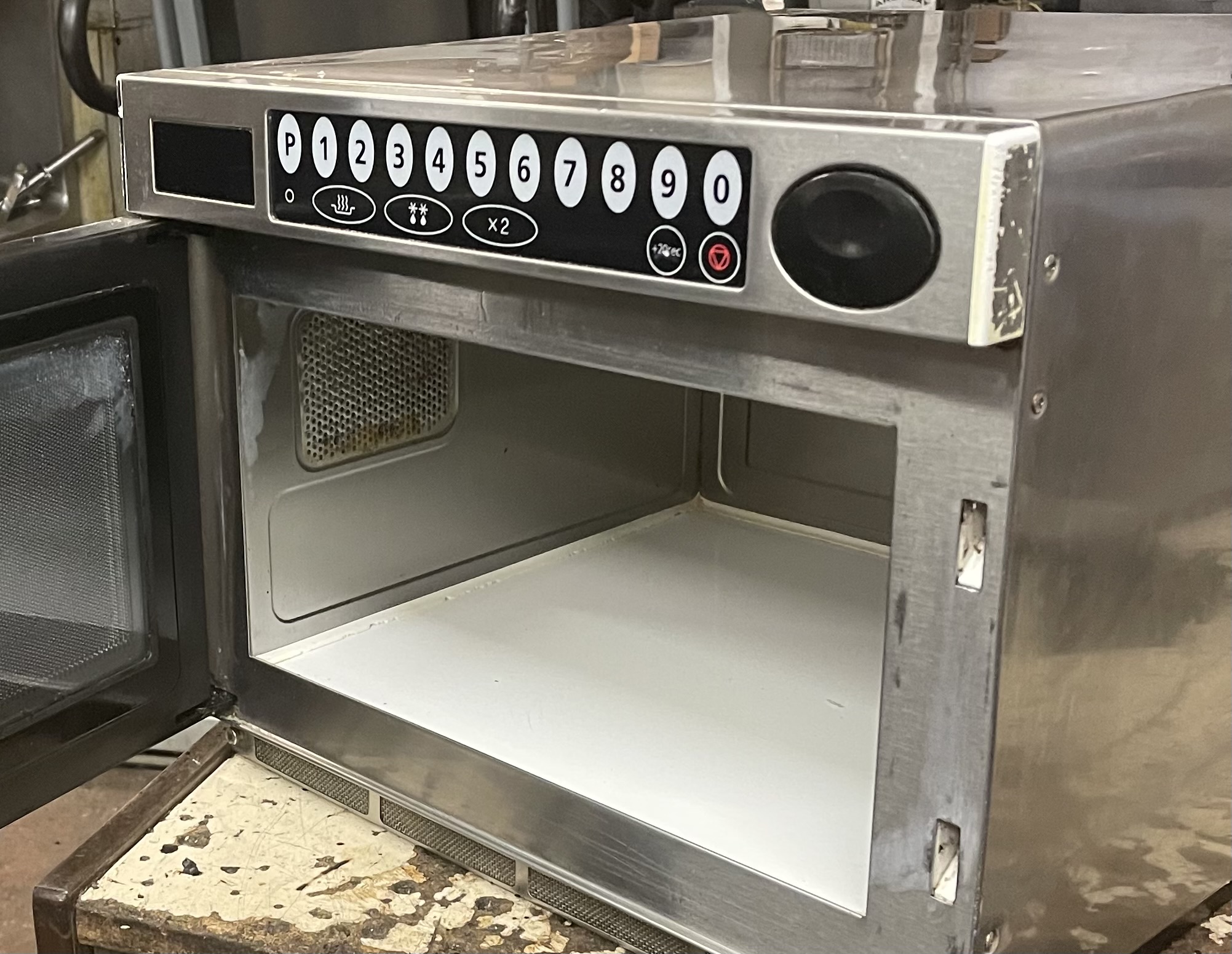 Samsung CM1929 1850W Commercial Microwave Oven - Image 4