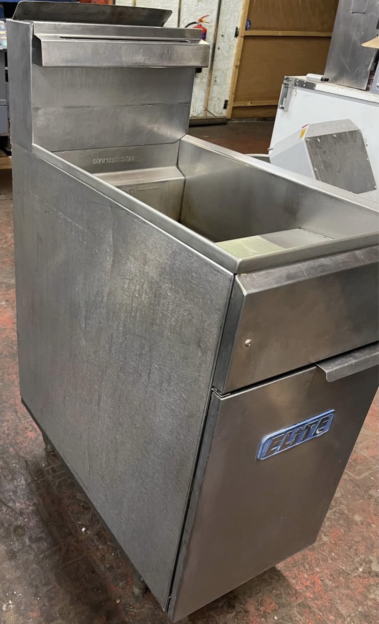 Elite Single Tank, Free Standing Natural Gas, Double Basket Fryer - Image 7