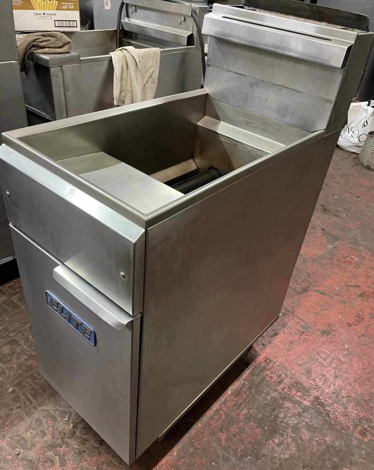 Elite Single Tank, Free Standing Natural Gas, Double Basket Fryer - Image 8