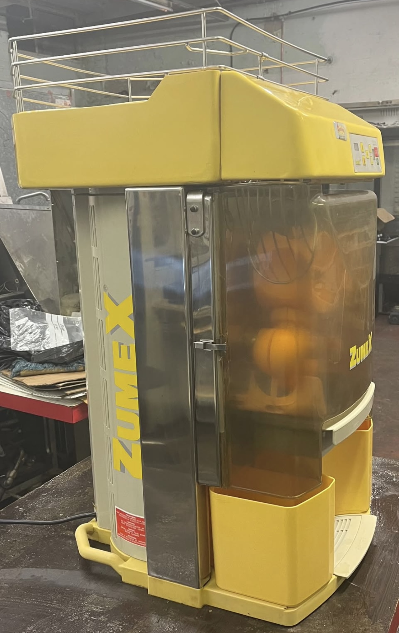 Zumex Versatile Basic Juicer Orange - Image 3