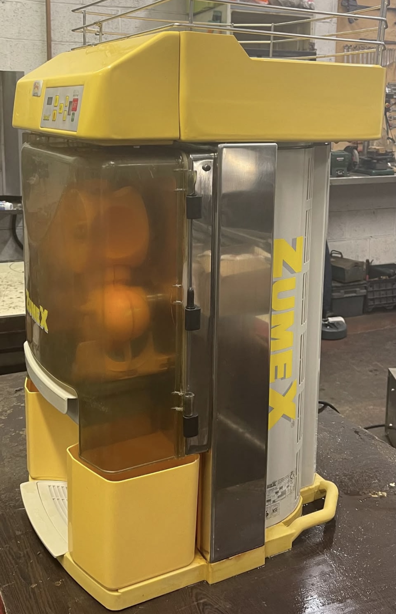 Zumex Versatile Basic Juicer Orange - Image 5