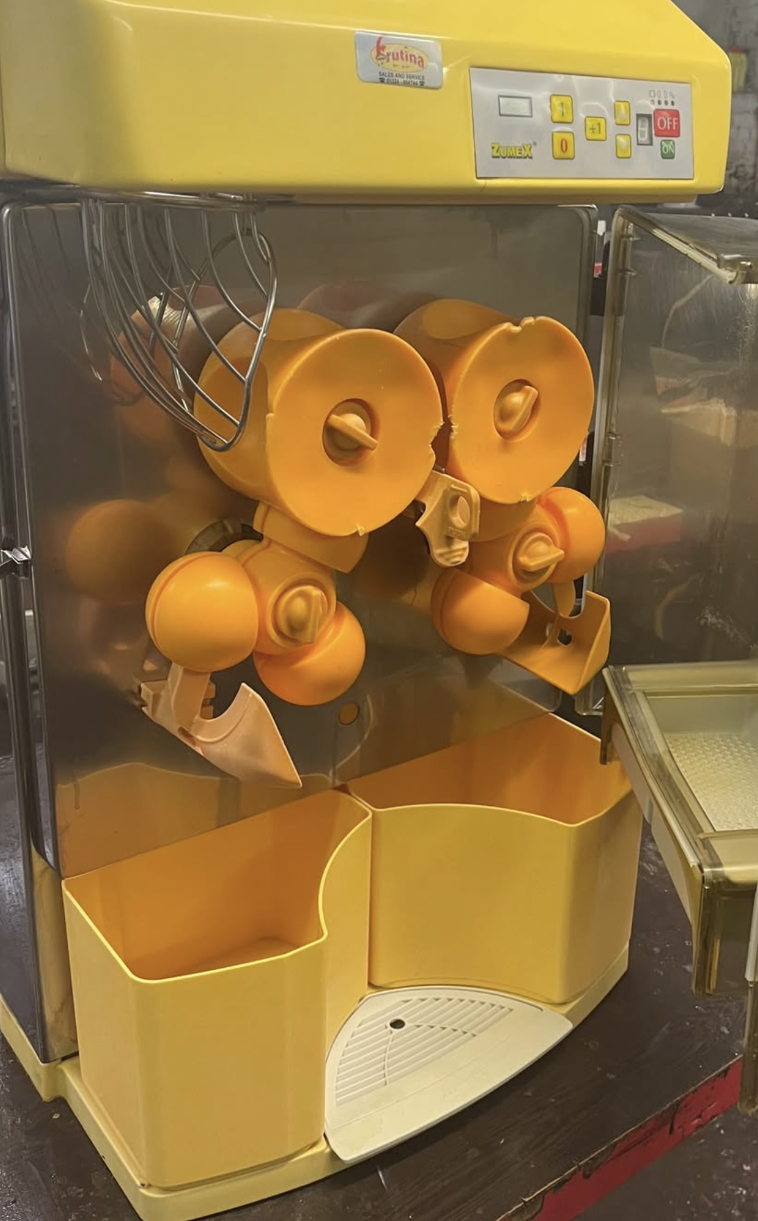 Zumex Versatile Basic Juicer Orange - Image 7