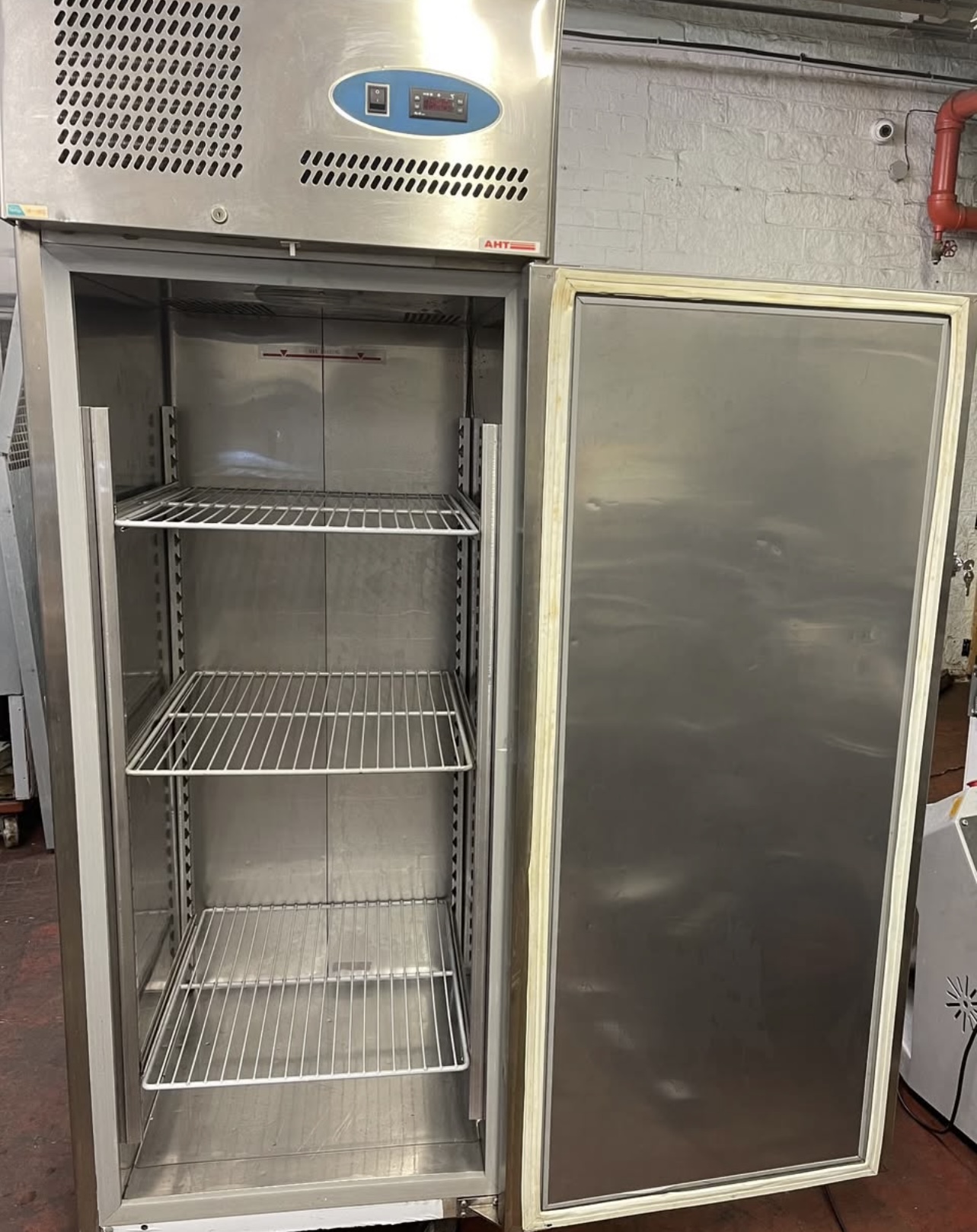 AHT Energy Efficient Single Door Upright Freezer 700Ltr - Image 7